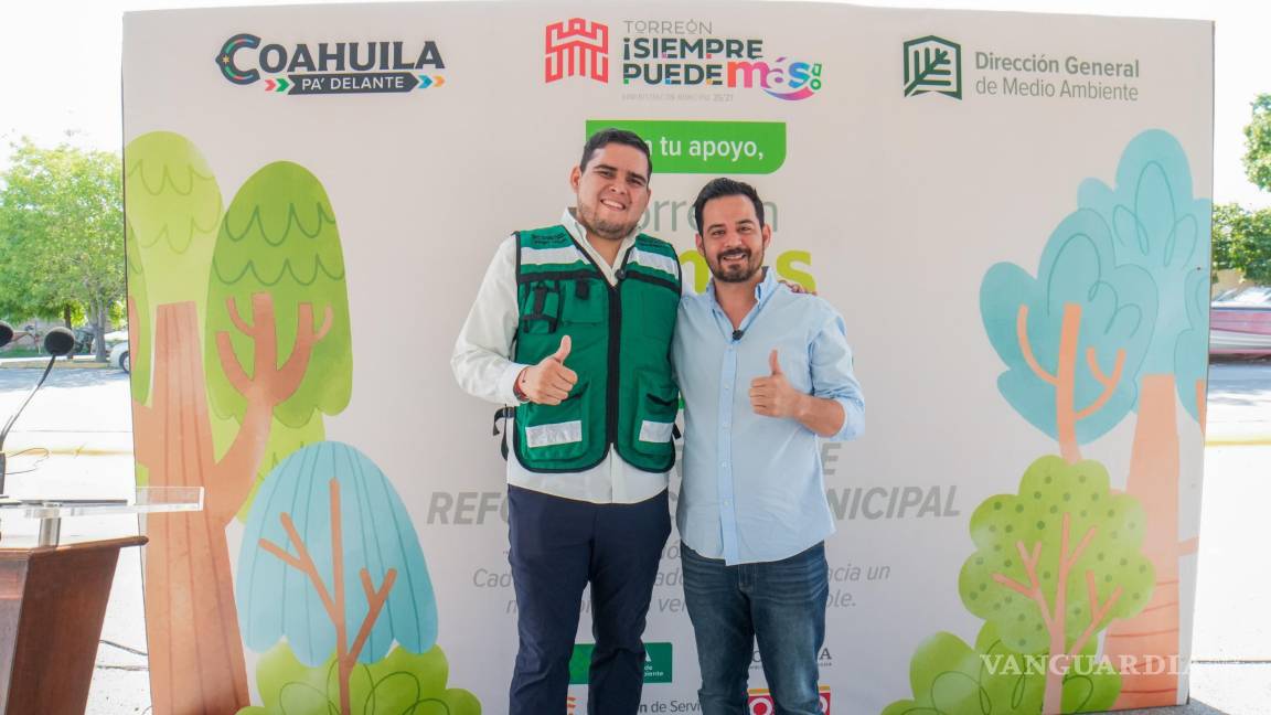 $!Personal municipal colaborando en la jornada ecológica.