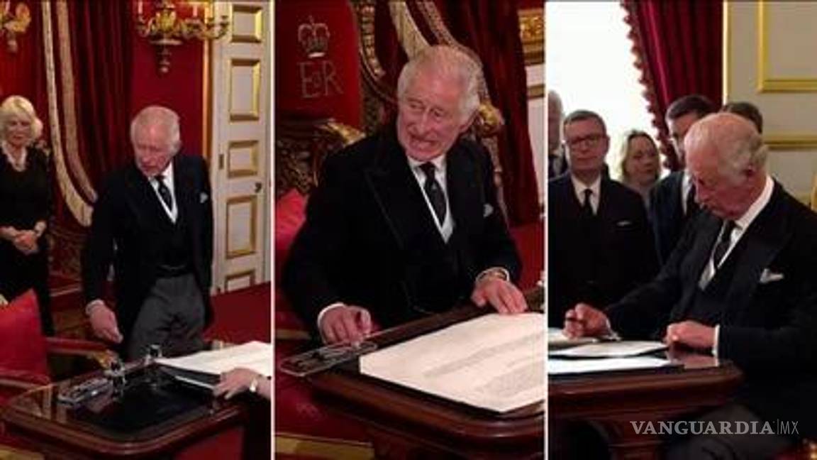 El polémico gesto del rey Carlos III durante la firma de su proclamación