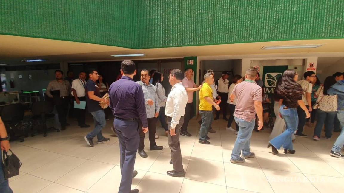 Saltillo: En 2 minutos evacuan a 256 trabajadores de oficinas administrativas del IMSS, por fuga de gas