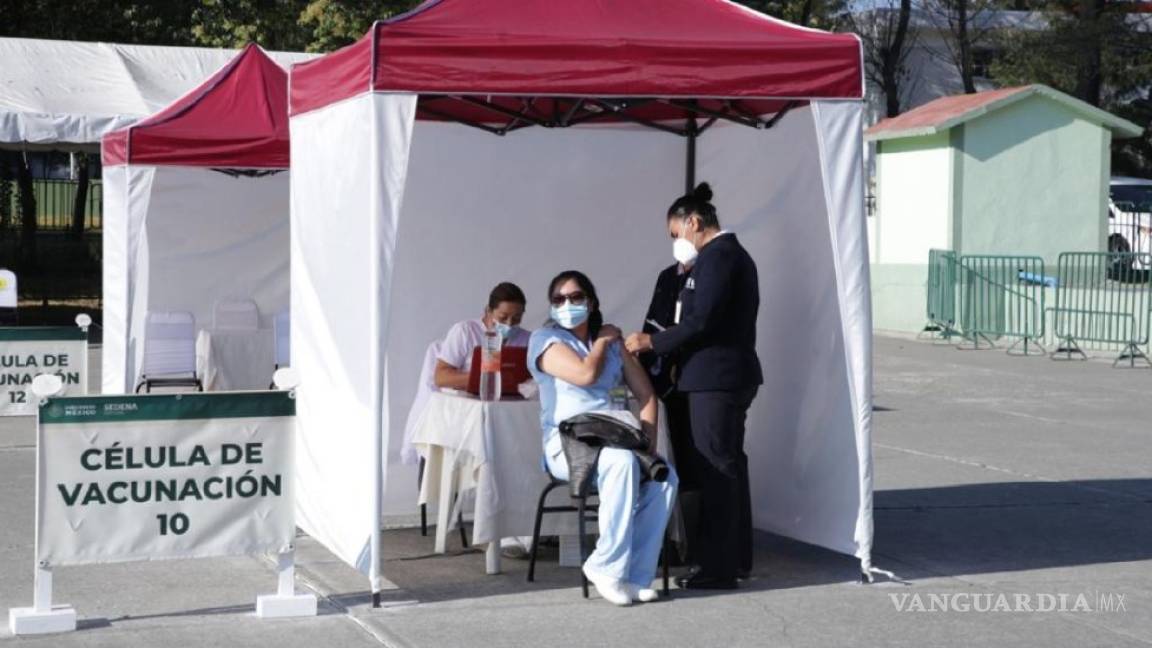 Doctora de Nuevo León es hospitalizada por reacciones secundarias de vacuna anticovid de Pfizer