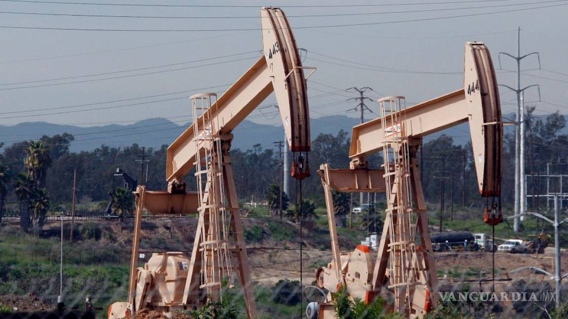 Petróleo Brent cae 2.47 por ciento tras recuperación; WTI pierde 2 por ciento