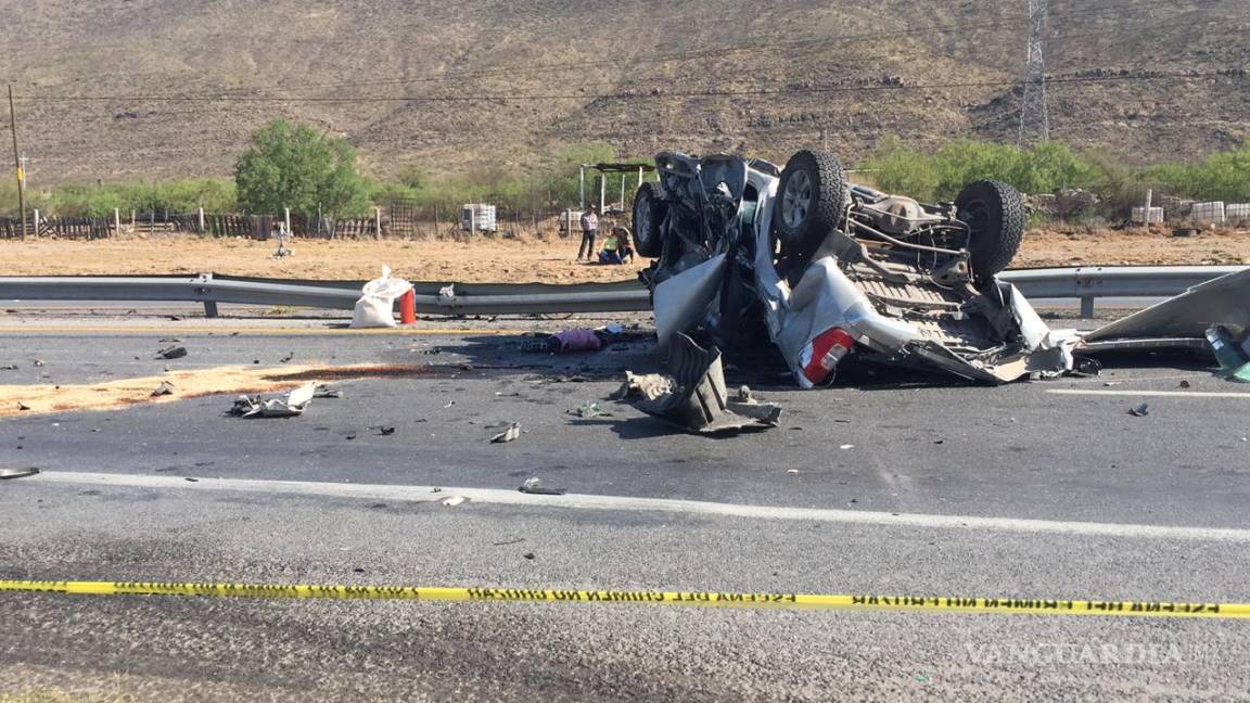 Dos personas pierden la vida al impactarse contra tráiler, en la carretera Torreón-Saltillo