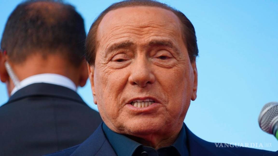 Hospitalizan a Silvio Berlusconi tras dar positivo por COVID-19