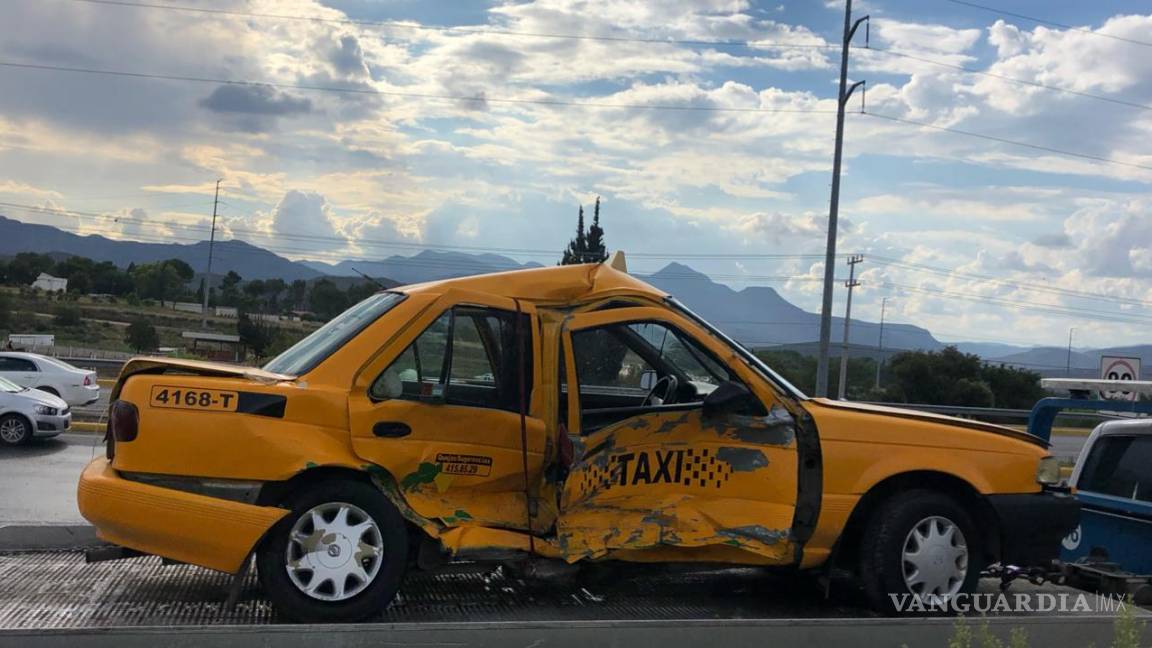 Pasajera de taxi sufre accidente en Saltillo