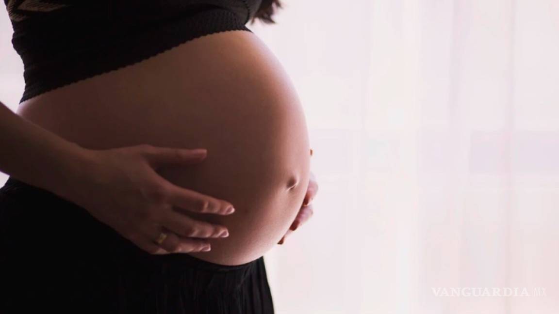 Detectan posible caso de contagio de COVID-19 de madre a bebé desde la placenta
