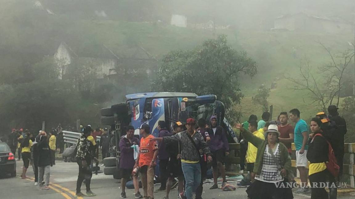 Tragedia en el fútbol de Ecuador: 12 fanáticos del Barcelona murieron en un accidente de tránsito