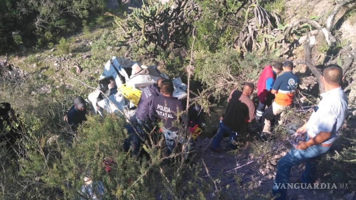 Camioneta cae a barranco en Hidalgo; mueren al menos siete personas