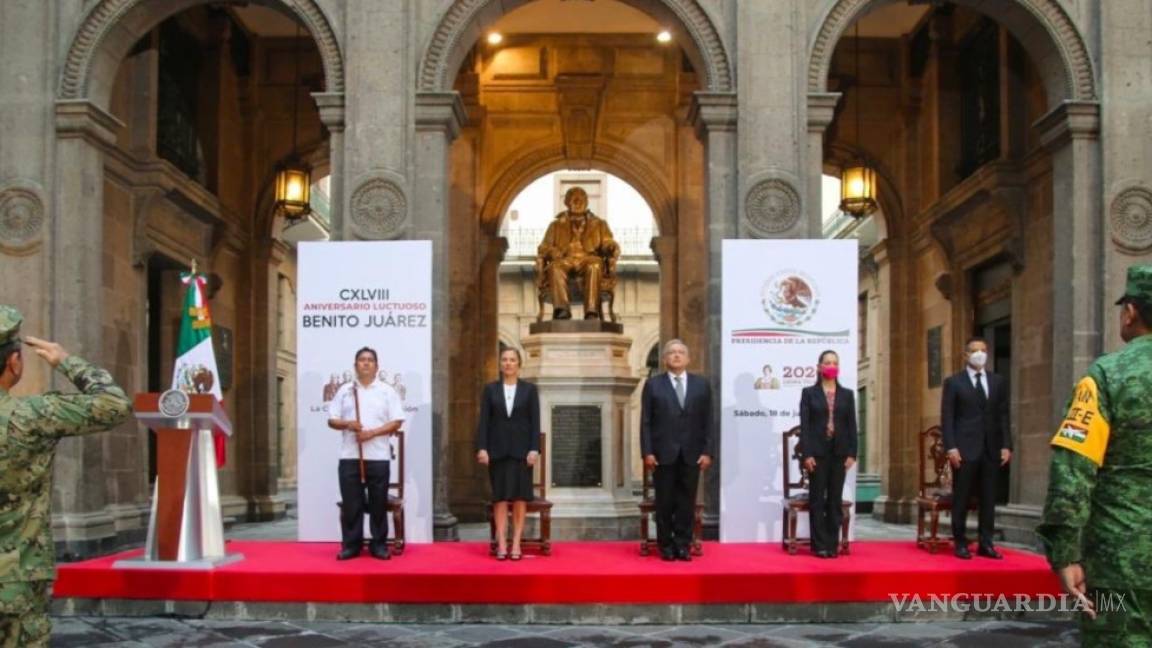 AMLO encabeza ceremonia por el 148 aniversario de la muerte de Benito Juárez en Palacio Nacional