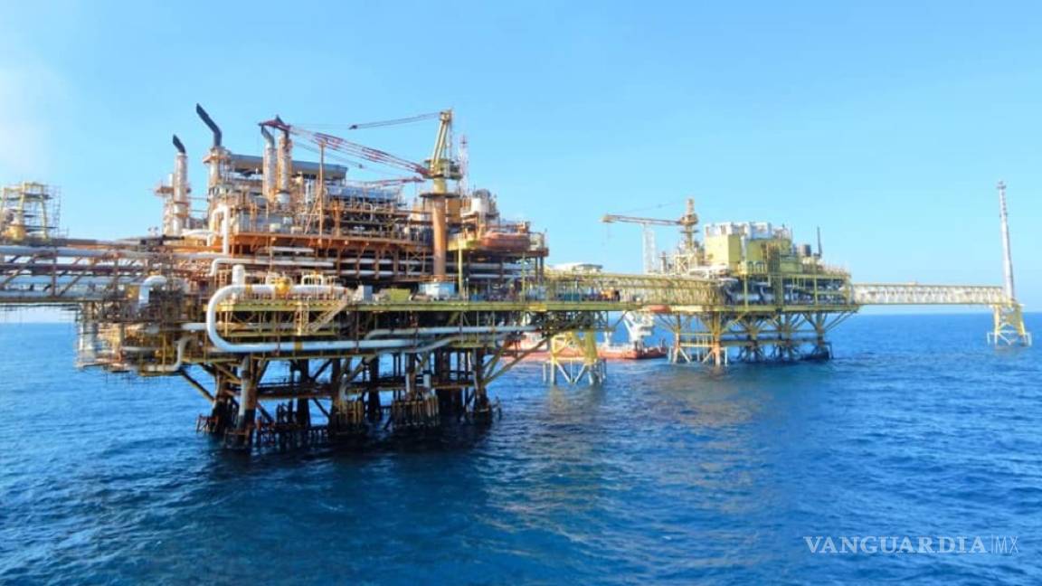 AMLO anuncia recorte en producción petrolera y cierre de válvula en nuevos pozos
