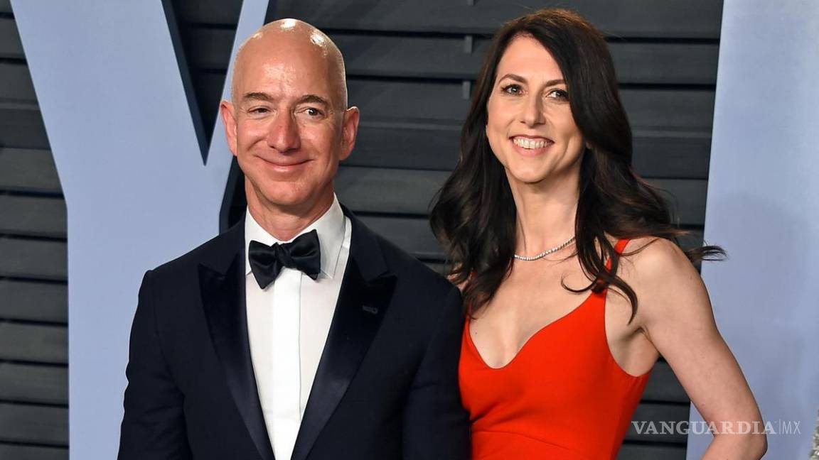 Jeff Bezos y su esposa MacKenzie, la pareja más rica del mundo se está divorciando... después de 25 años de matrimonio