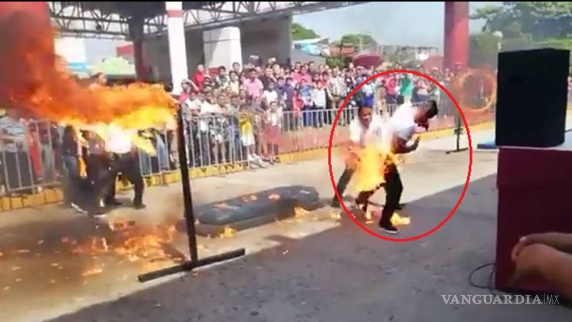 Jinetes caídos y policías quemados, entre las incidencias del desfile de la Revolución en la CDMX