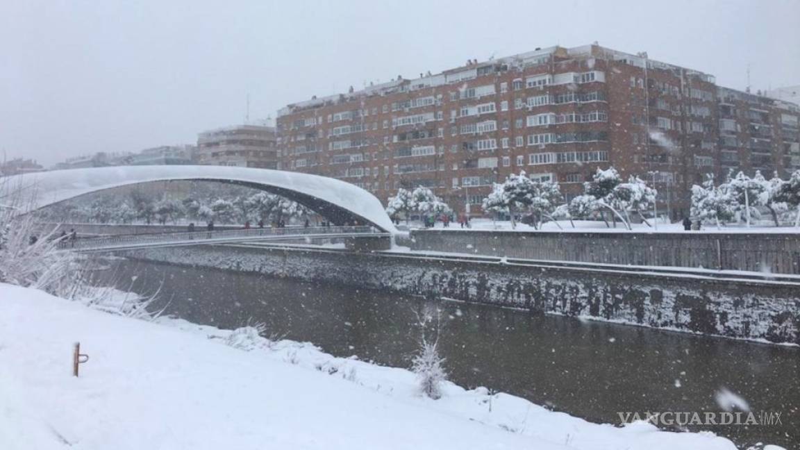 Madrid colapsa por histórica nevada que ya dejó un muerto