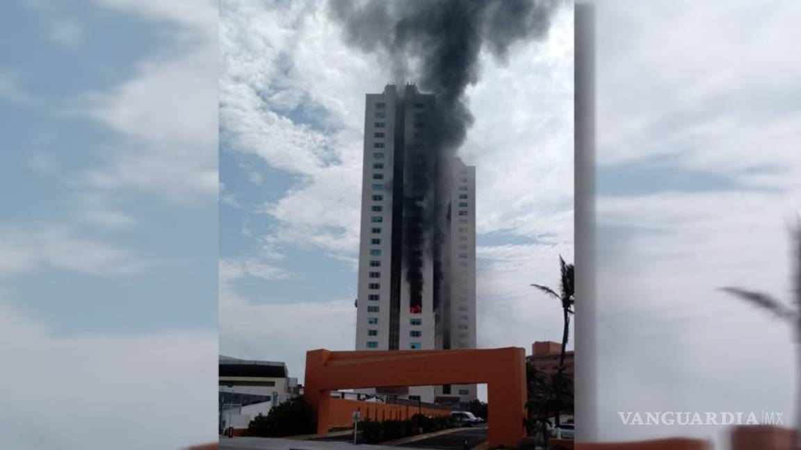 Se incendia torre departamental en Boca del Río, Veracruz