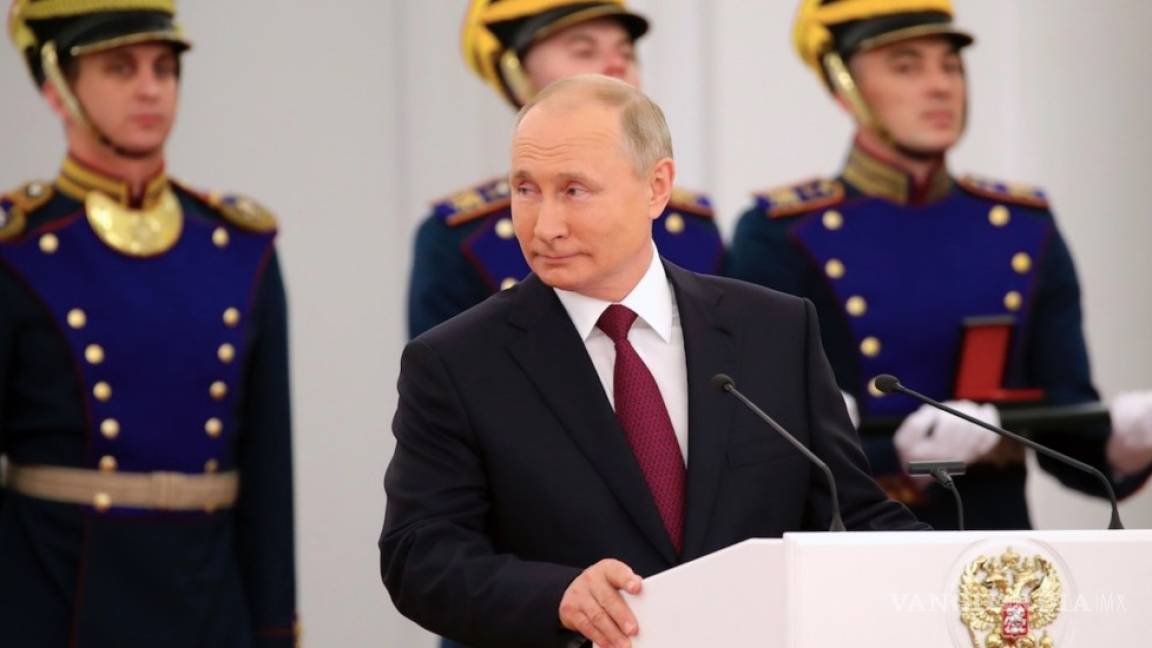 Vladimir Putin premia a creadores de la vacuna Sputnik V