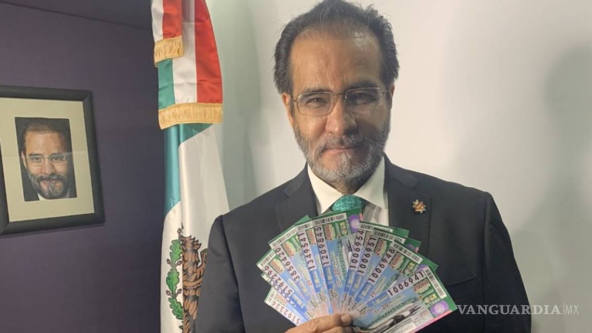 René Bejarano presume compra de 10 cachitos para la rifa del avión presidencial