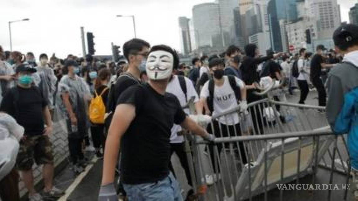 Protestas regresan a Hong Kong... detienen a casi 300 manifestantes contra la 'Ley del Himno Nacional'