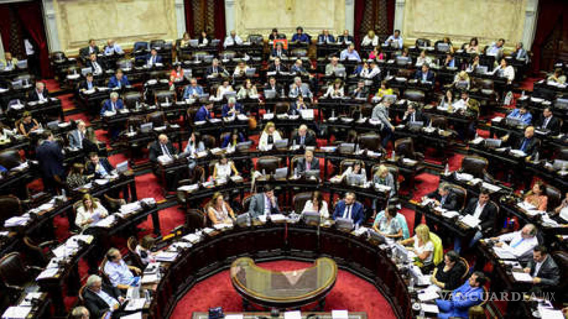 Senado de Argentina aprueba ley de emergencia económica por crisis