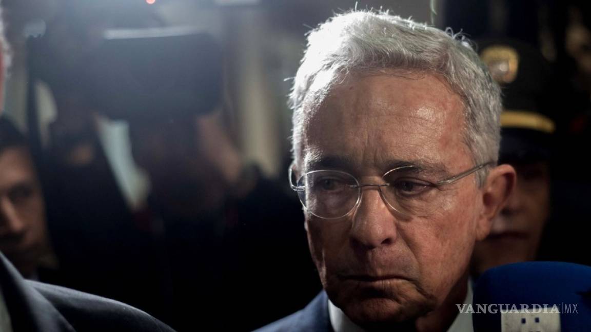 Liberan al expresidente colombiano Álvaro Uribe, tras dos meses detenido