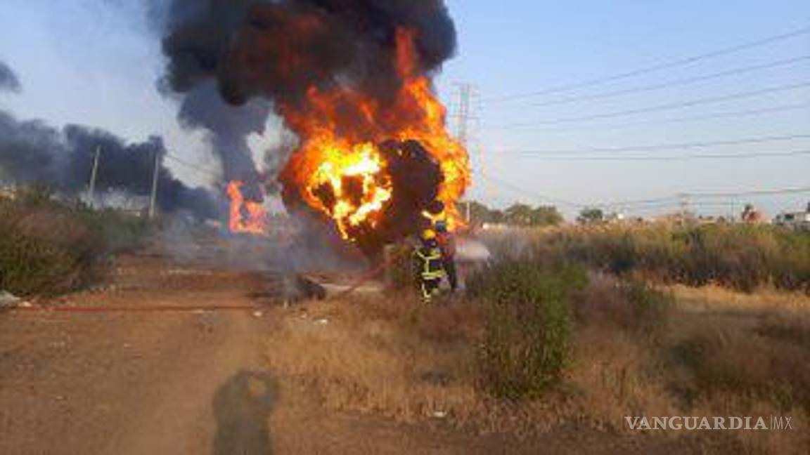 $!Se incendian ductos de Pemex en Ecatepec, no se reportan heridos