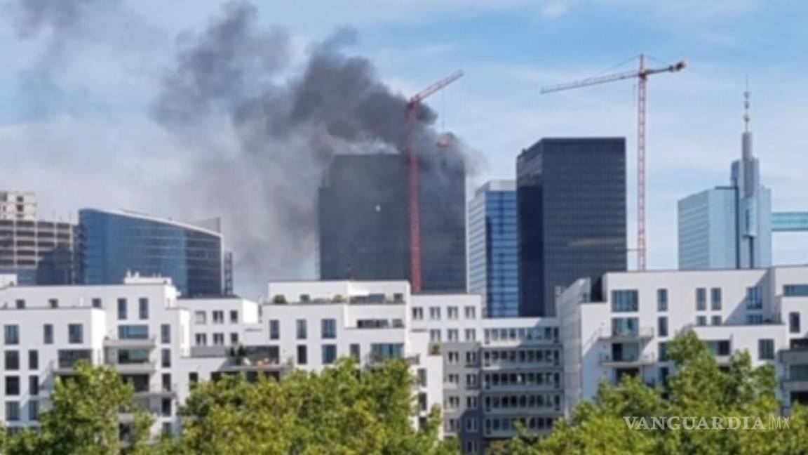 Se incendia torre del World Trade Center de Bruselas, Bélgica