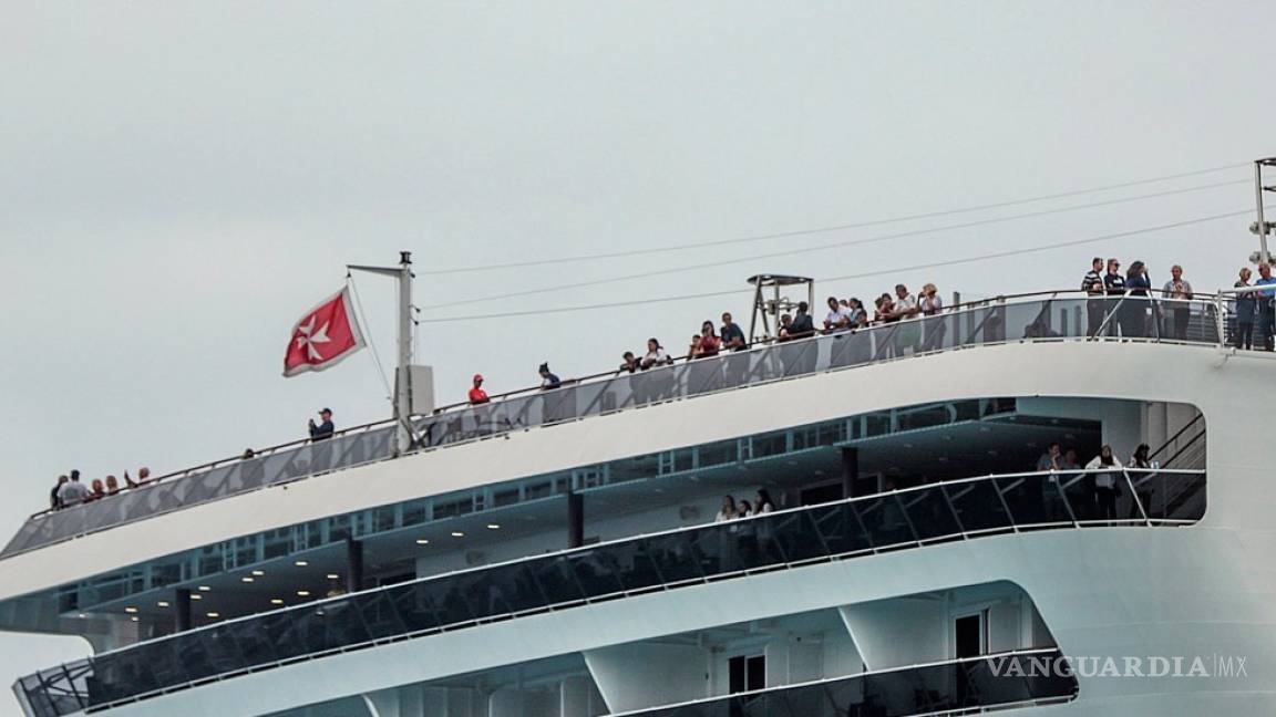 Desembarcan pasajeros del crucero Meraviglia tras descartarse COVID-19