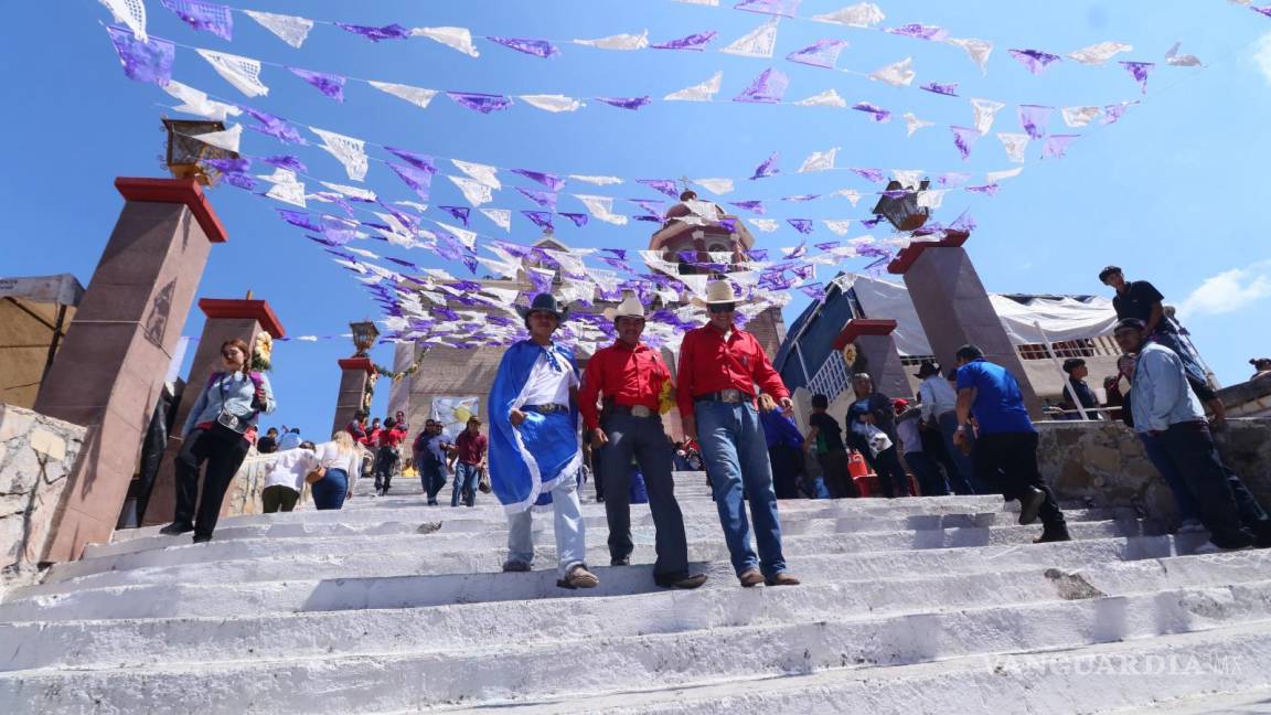 Celebran saltillenses con fe y tradición los festejos del Santo Cristo en Ojo de Agua