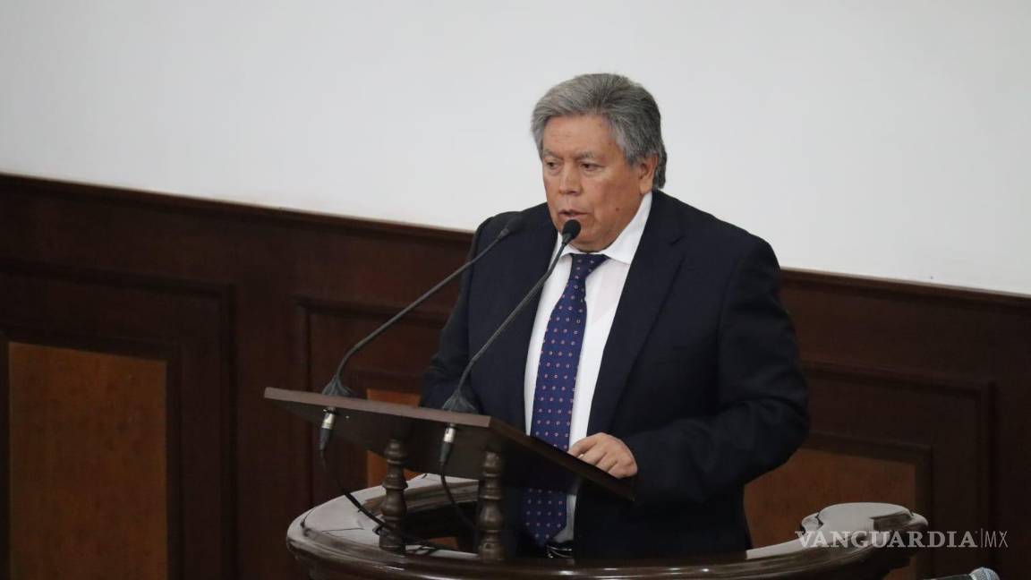 $!El rector Alberto Flores Olivas destacó la diversidad cultural y étnica de la UAAAN en su discurso de agradecimiento.