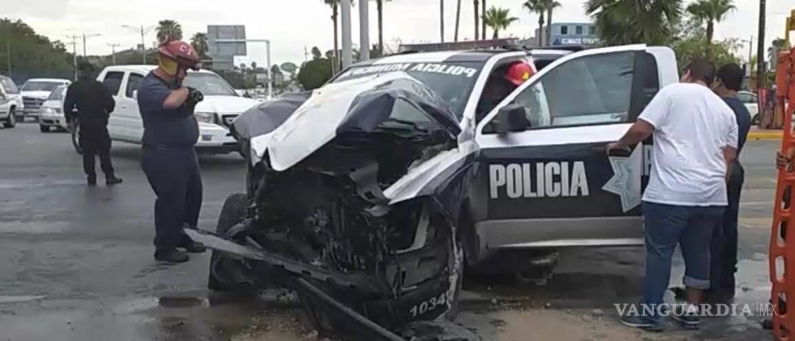 $!Chocan vehículos de Fuerza Coahuila y Policía Municipal en Monclova