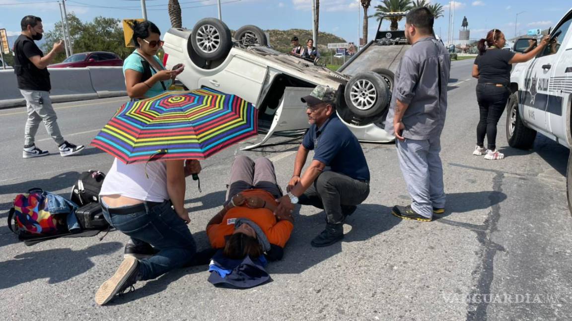 $!El tripulante de la camioneta, José Manuel Berrueto López, detuvo su marcha y auxilió a la afectada hasta que llegaron las autoridades.
