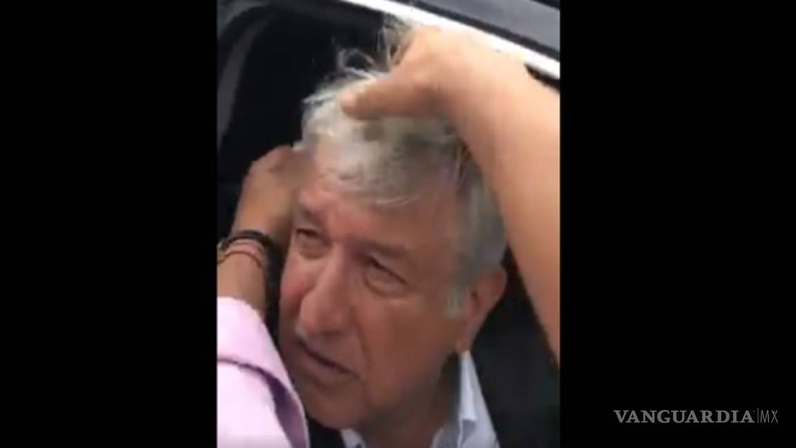 &quot;Te amamos, viejito&quot;, simpatizantes se dirigen a AMLO de esta manera en Sinaloa, mientras le sacuden la cabellera (Video)