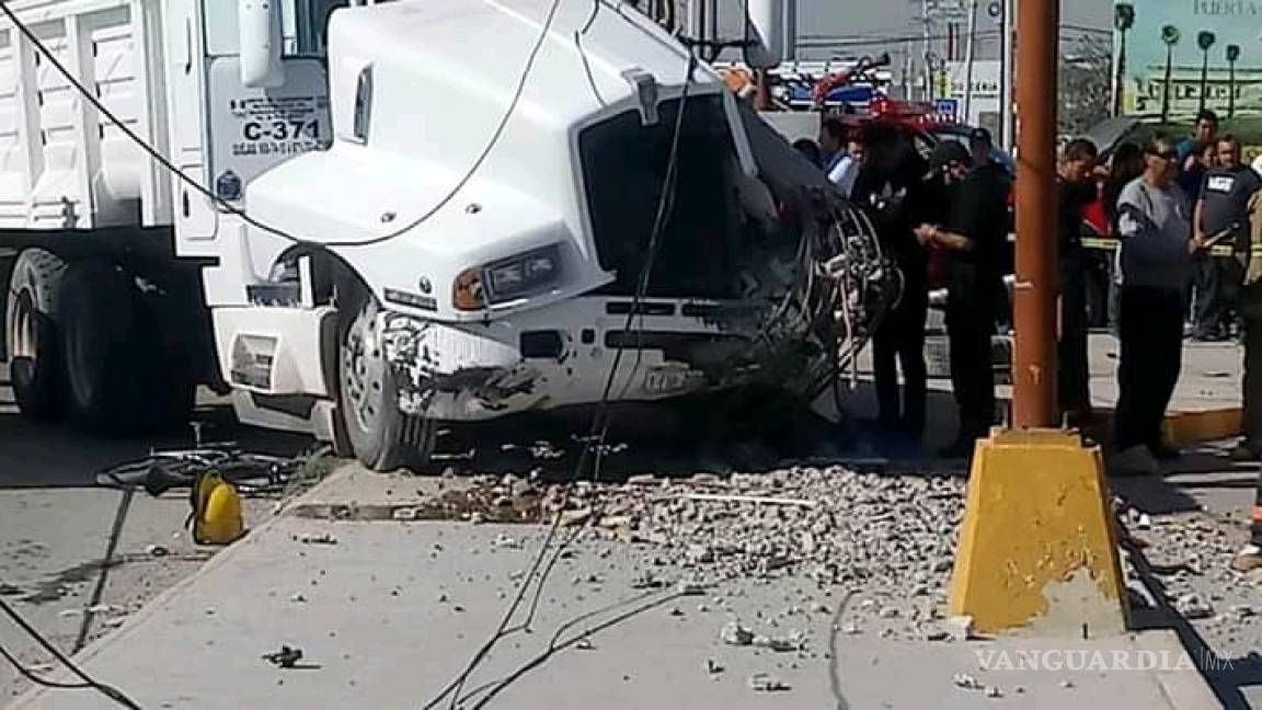 Camión sin frenos mata a ciclista, en colonia Las Etnias de Torreón