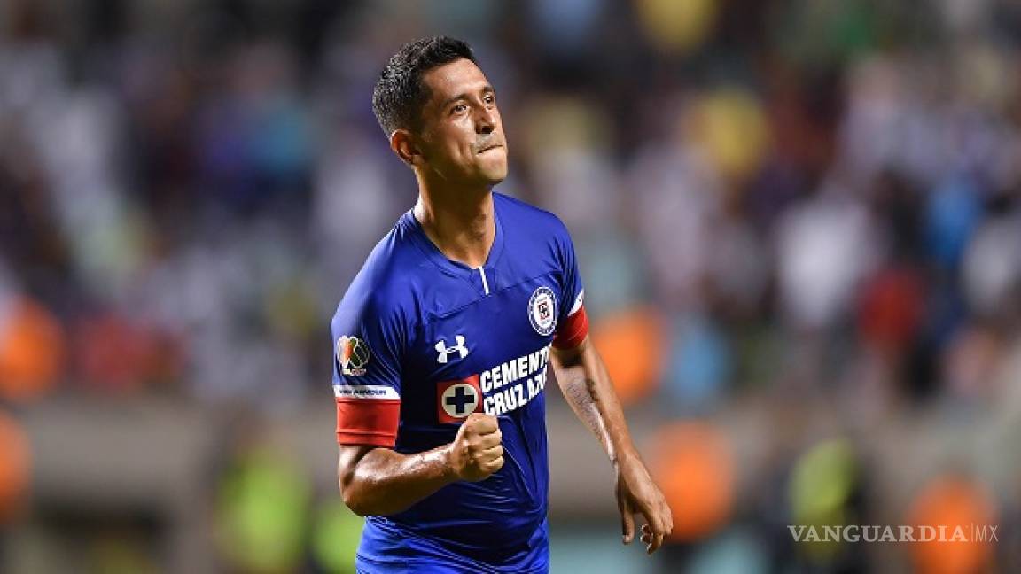 Jugador de Cruz Azul fue detenido por la policía...se salvó tras regalar foto