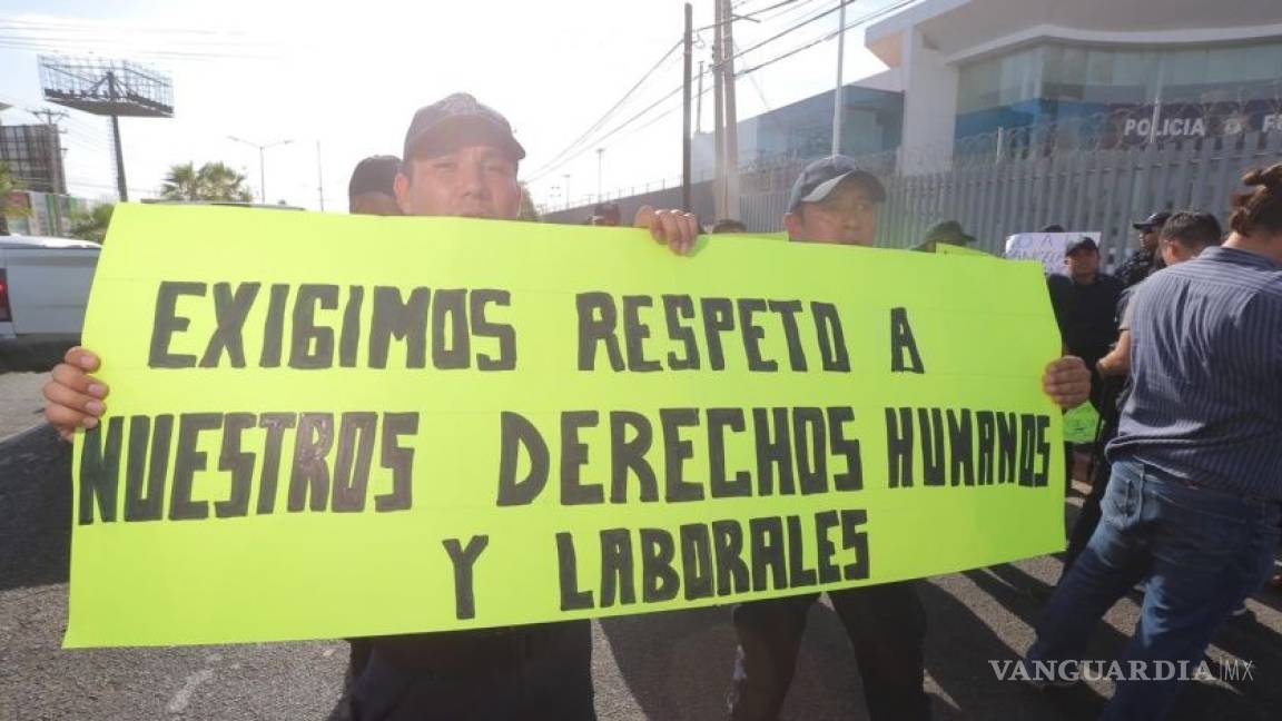 Policías federales 'rebeldes' invitan a Felipe Calderón para que sea su líder sindical