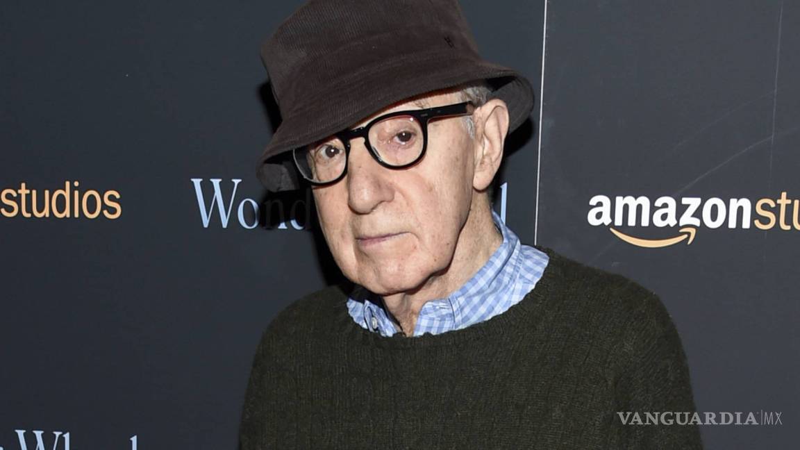 Woody Allen pese a críticas logra sacar sus libro de memorias