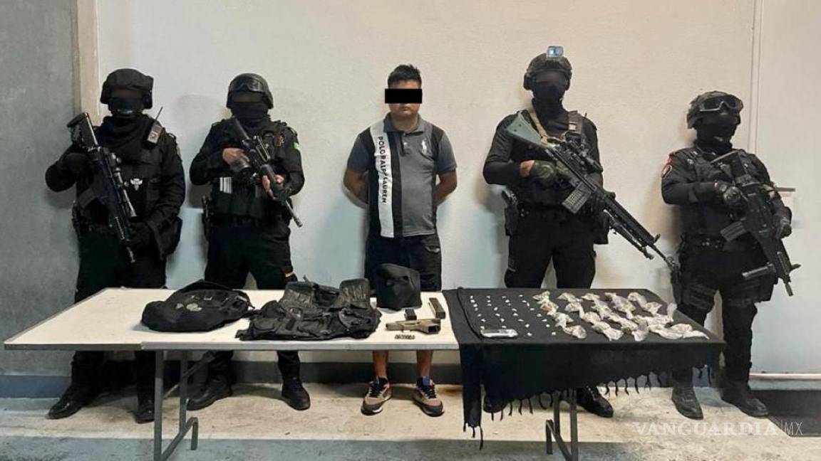 Detienen a joven con drogas y equipo táctico en Nuevo León