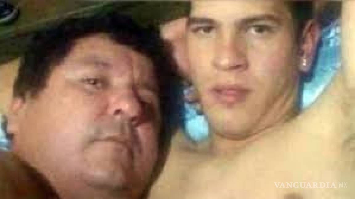 Filtran fotos íntimas de un futbolista con el presidente de club paraguayo