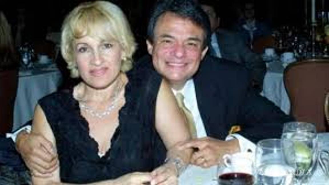 $!Sara Salazar era 'sexoservidora' cuando conoció a José José, afirma periodista