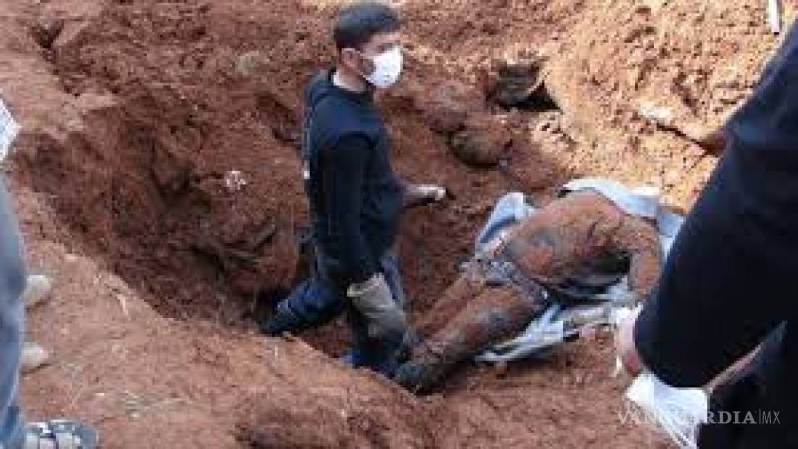 Descubren fosa con 100 cuerpos decapitados en Mosul
