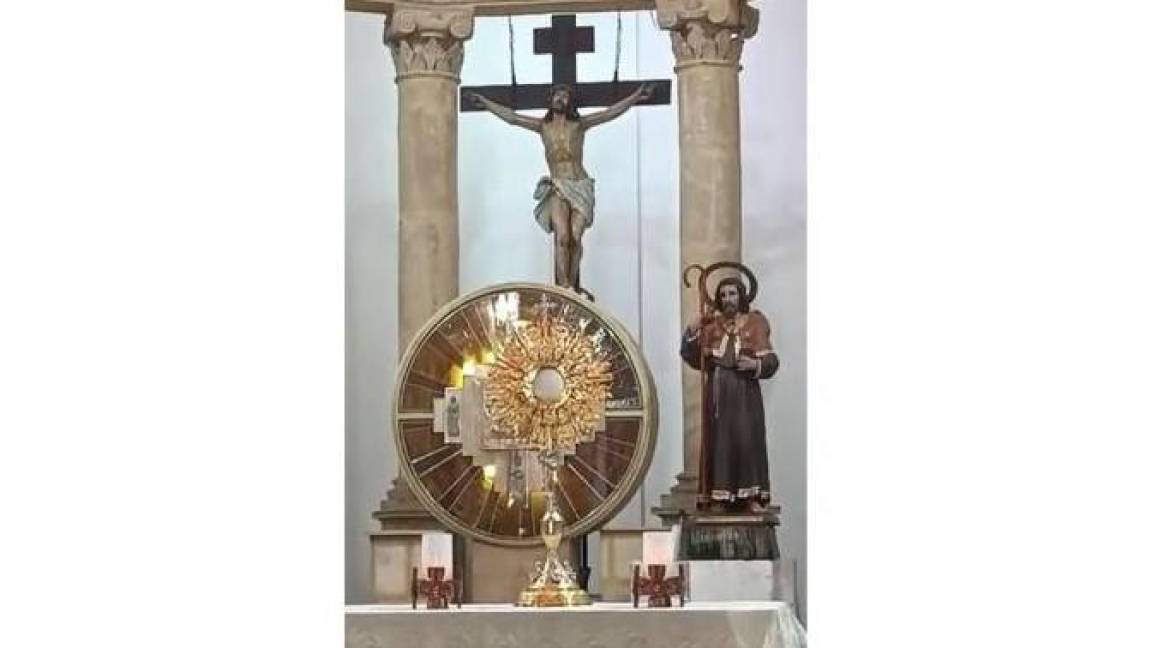 Feligreses aseguran ‘latió’ corazón de imagen en la parroquia Santiago Apóstol de Monclova