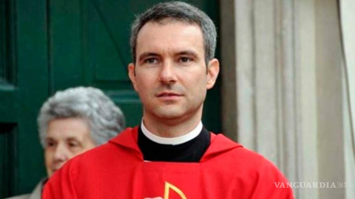 Exdiplomático vaticano es acusado de poseer porno infantil