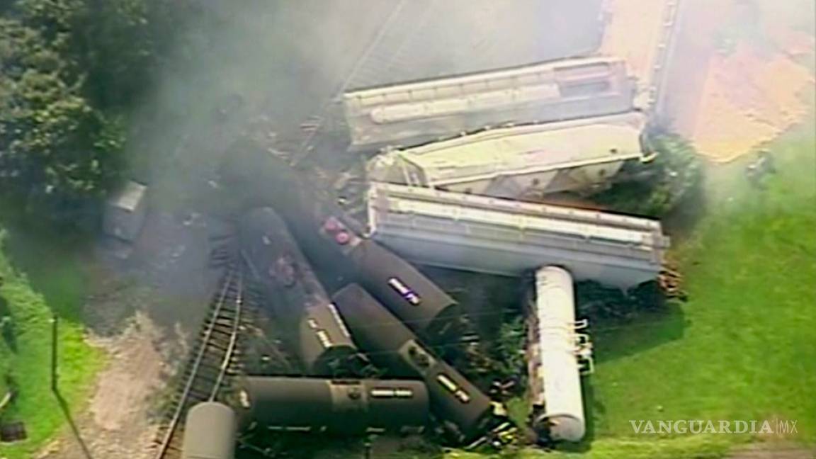 Descarrilamiento de 32 vagones de tren provoca incendios en Pennsylvania