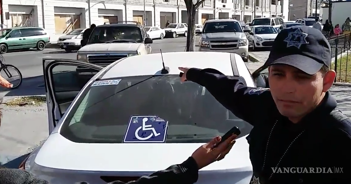 $!Llaman a regidora de Monclova “Lady Estacionamiento” por ocupar espacios para discapacitados