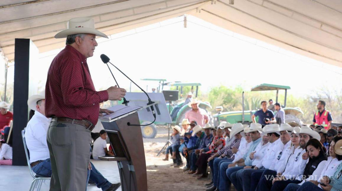 $!Un sinnúmero de beneficios anunció el alcalde de Saltillo, José María Fraustro Siller, para el área rural.