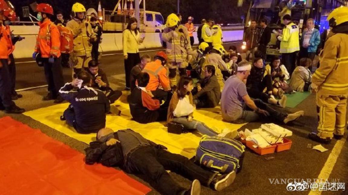 Al menos 5 muertos y 30 heridos por accidente de autobús turístico en Hong Kong