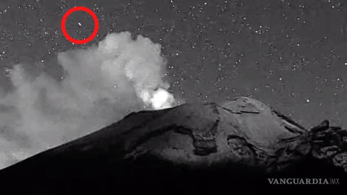 ¿Ovnis en el Popocatépetl?... captan extraña luz ingresando al cráter del volcán (video)