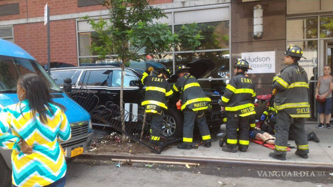 Van impacta al menos a 3 peatones cerca de Penn Station, en Manhattan