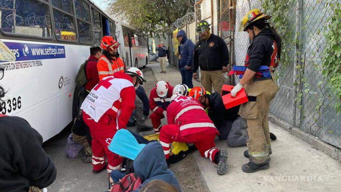 Choque de camiones en Guadalupe, Nuevo León, deja 15 heridos