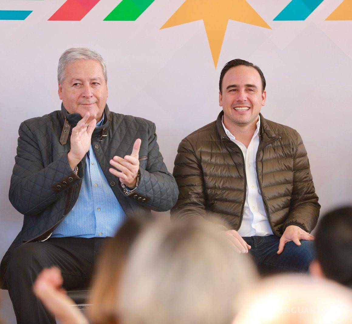 $!El gobernador Manolo Jiménez acompaña al Alcalde de Saltillo.