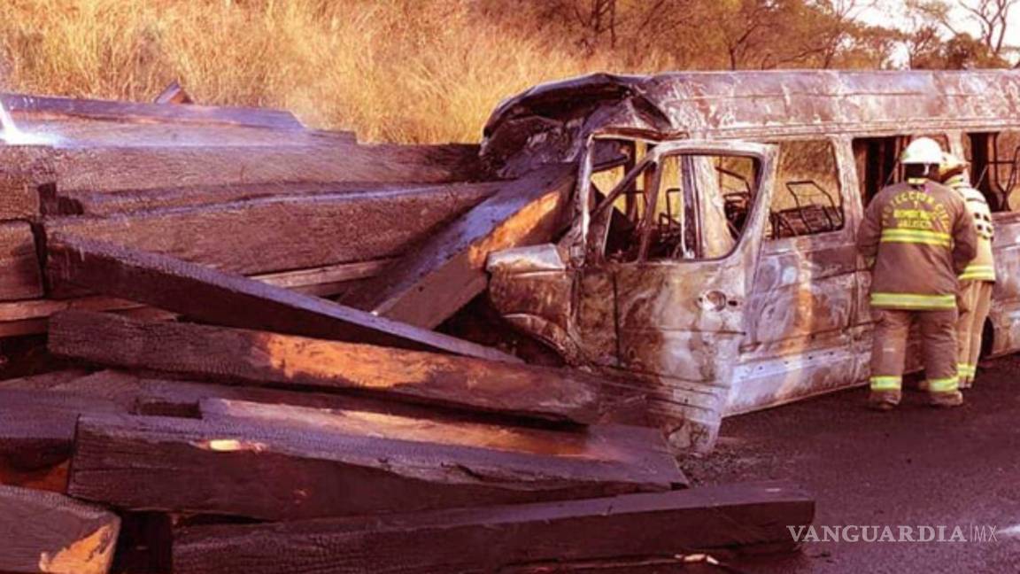 $!Accidente en carretera de Jalisco termina con 14 muertos, entre ellos 5 menores de edad