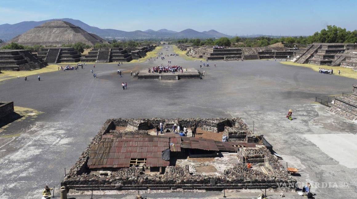 $!Investigadores del INAH reportaron el descubrimiento de restos arqueológicos en la zona de la Plaza de la Luna, sitito Pirámides de Teotihuacán.